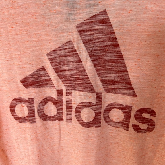 NWT Adidas Women’s Winners Tee T-Shirt V-Neck Back Logo Heathered Coral Sz M - Picture 3 of 5